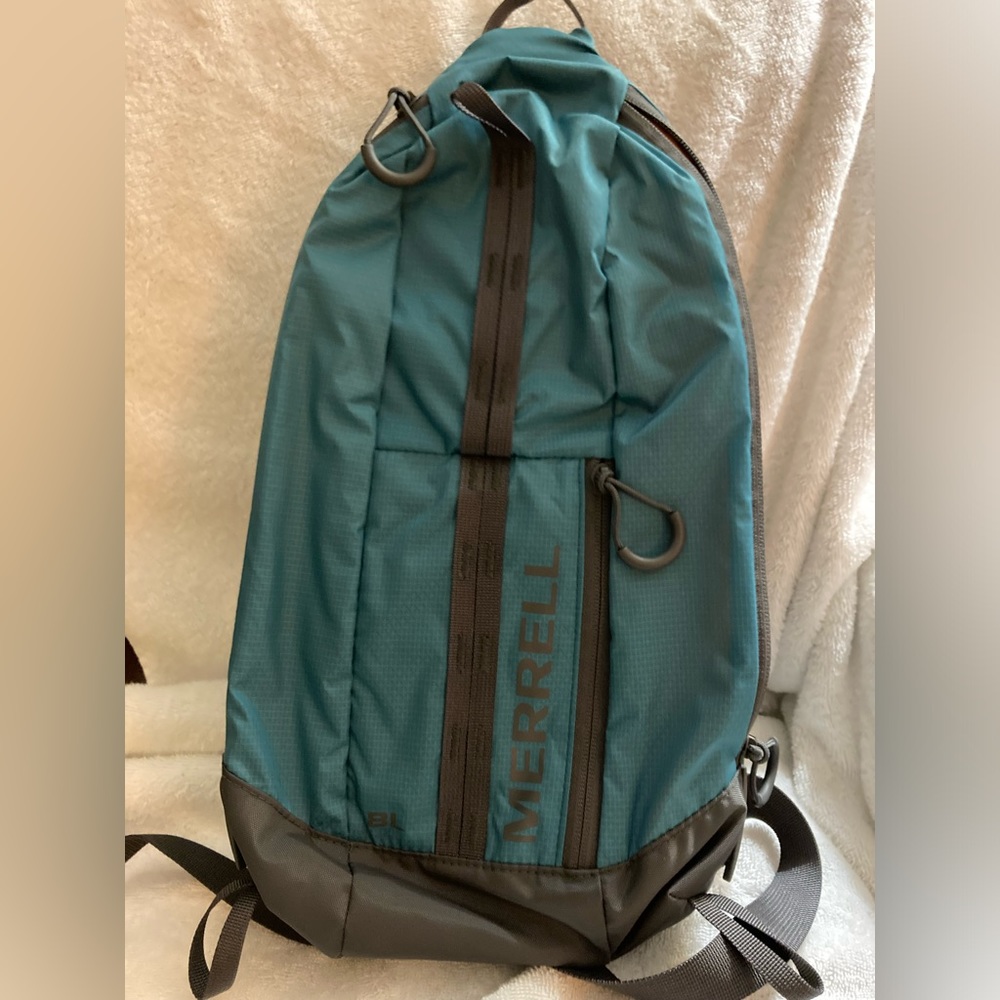 Merrell Crest 8L sling backpack- teal with orange liner
